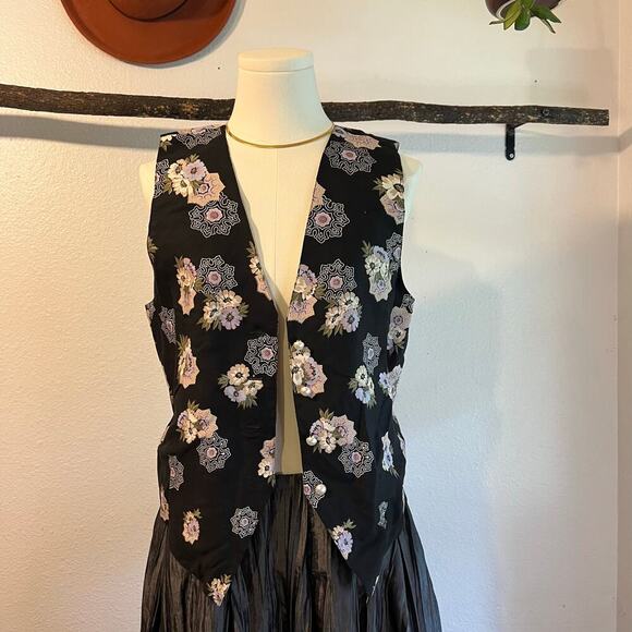 Karen Scott Vintage Black Floral Print Pearl Button Front Vest Top Size Small - Picture 10 of 11